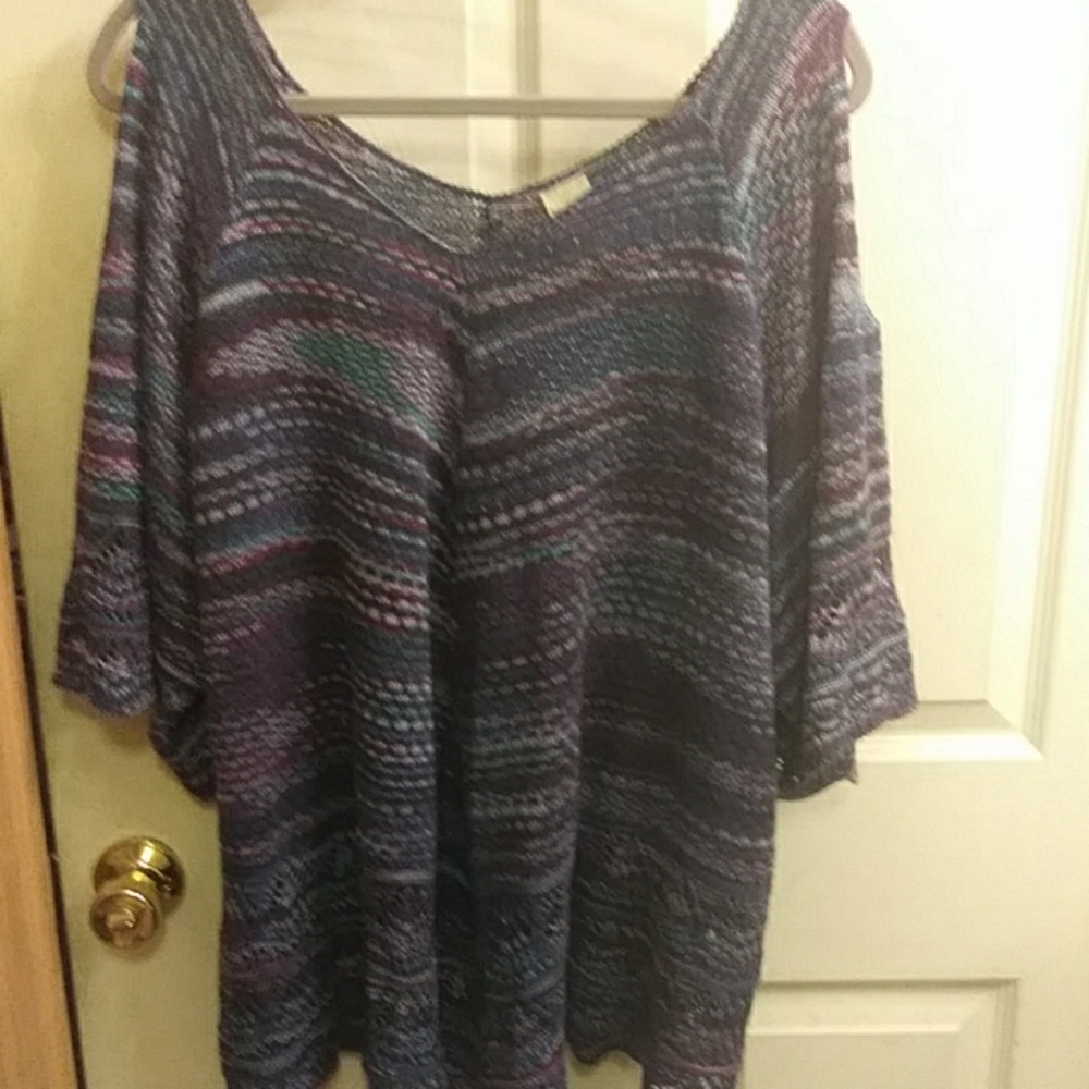 Cold shoulder top with multicolors